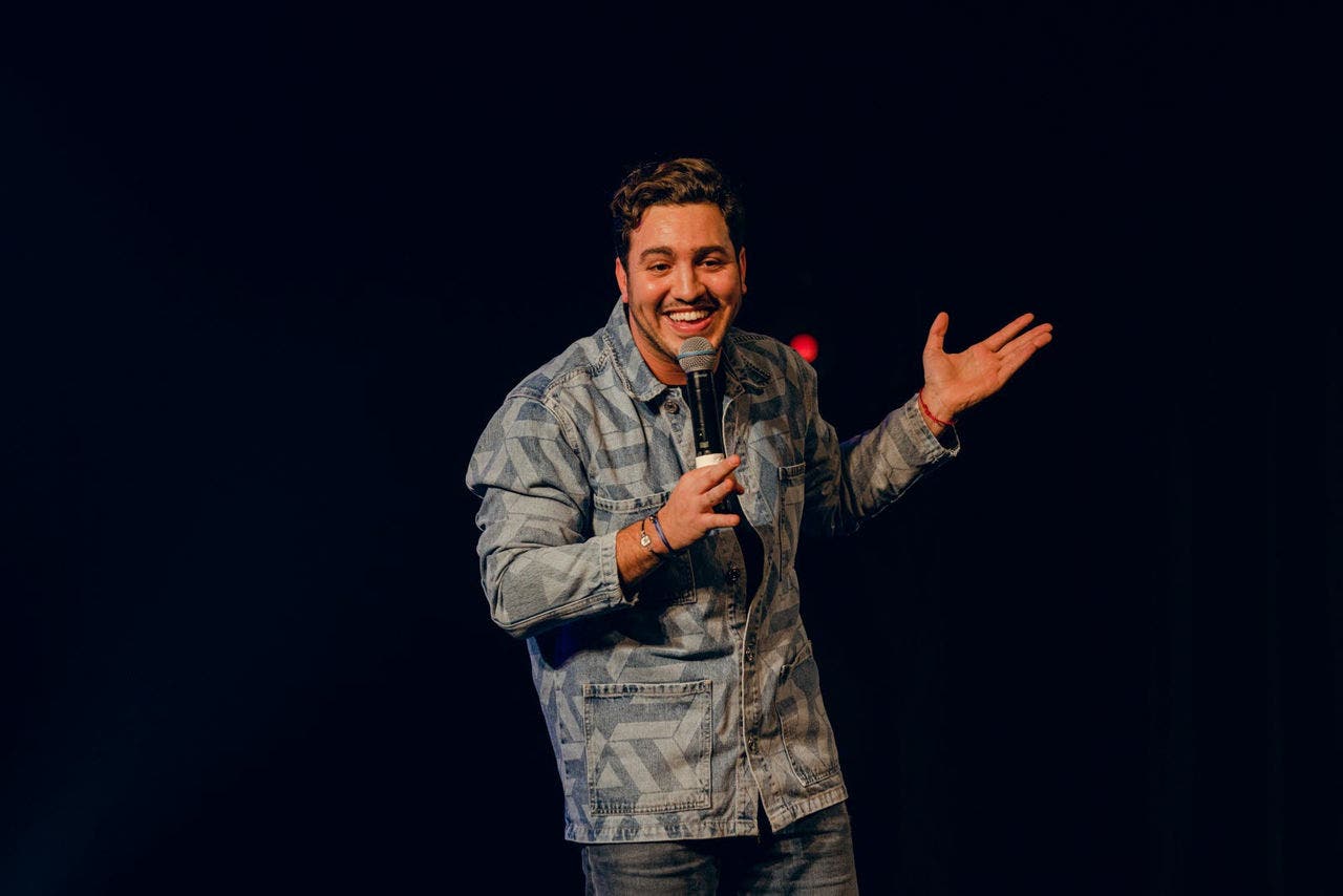 Stand-up Komedi Gösterisi: Amine Radi