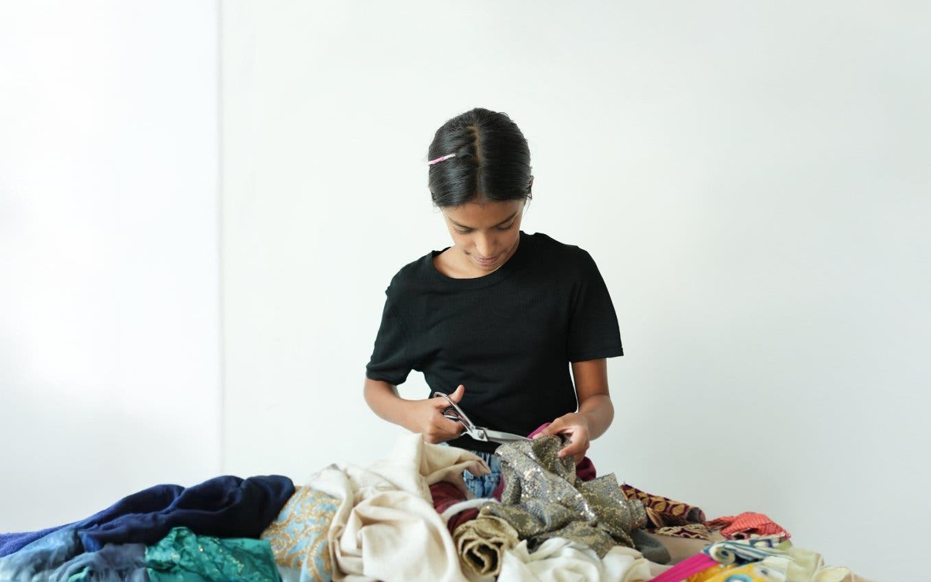 (ورشة عمل: صمّم هويتك (استكشاف الكولاج والأقمشة