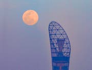 Ammirare la stupefacente superluna rosa in Qatar