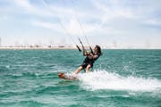 Faire du kitesurf au Qatar