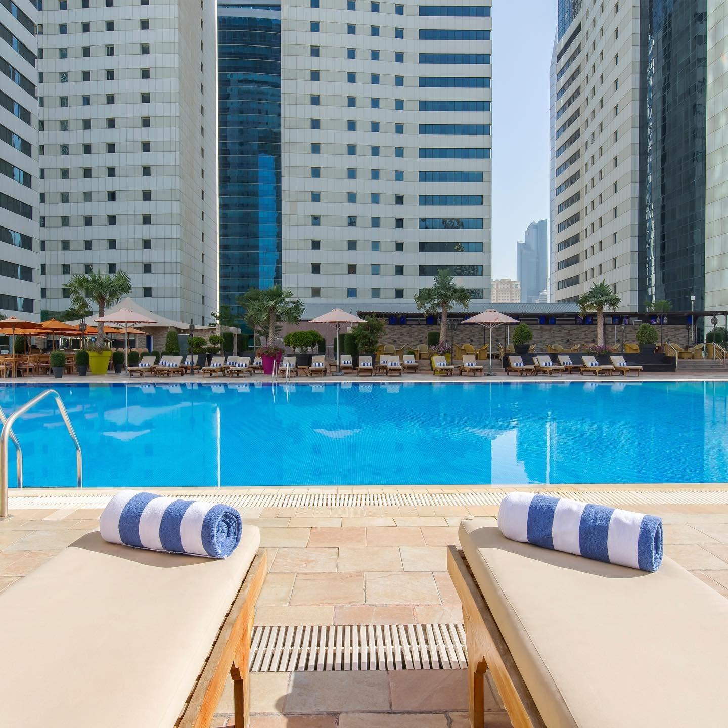 Ezdan Hotel - Business Lunch with pool access