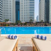 Ezdan Hotel – Havuz Erişimli İş Öğle Yemeği