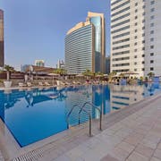 多哈西湾大厦伊兹丹套房酒店 (Ezdan Hotel and Suites West Bay Towers Doha)