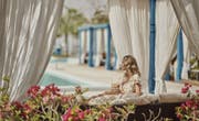 Hilton Salwa – Accès à la piscine et à la plage