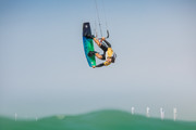 在卡塔尔体验风筝冲浪 
