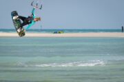 The top seven reasons why Qatar is the ideal kitesurfing destination 