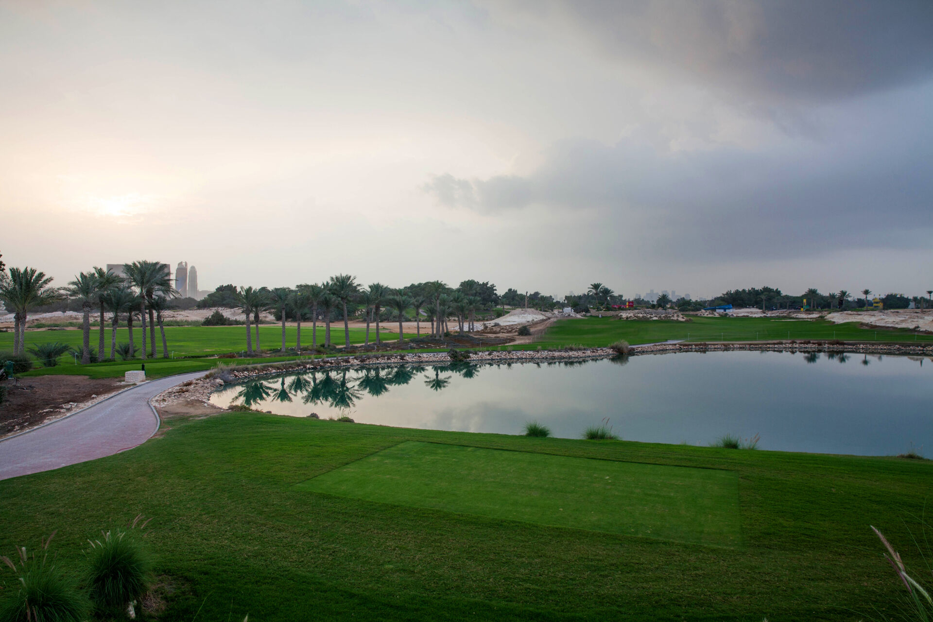 visit qatar golf